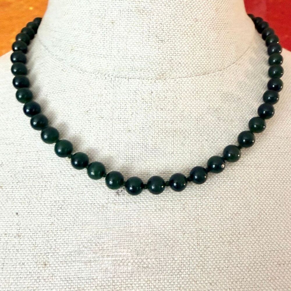 Vintage Nephrite Jade Bead Necklace Knotted Filigree Clasp